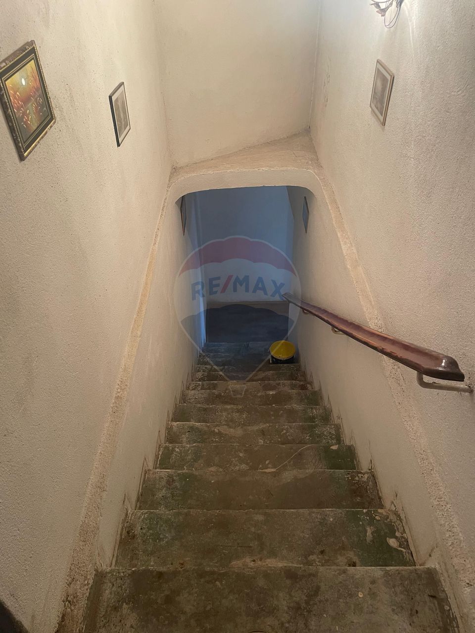 Casă cu 3 camere de vânzare în zona centrala comison 0%