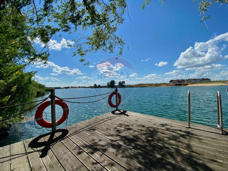 Domeniul  Lac Apa, casă de vânzare plus Barcă Maxum cadou!!