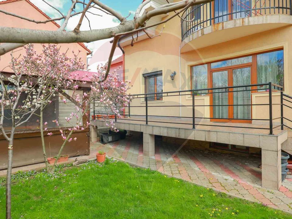 Casă de vânzare cu 3 dormitoare și garaj, zona Oneștilor, Oradea