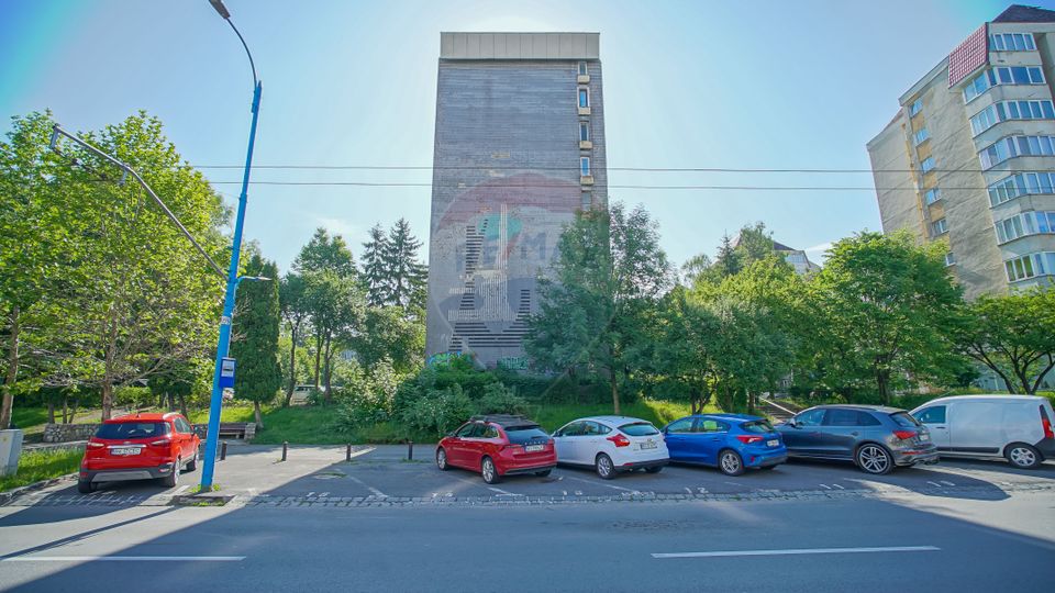 Apartament cu 3 camere de vânzare în Centrul Civic, B-dul Victoriei