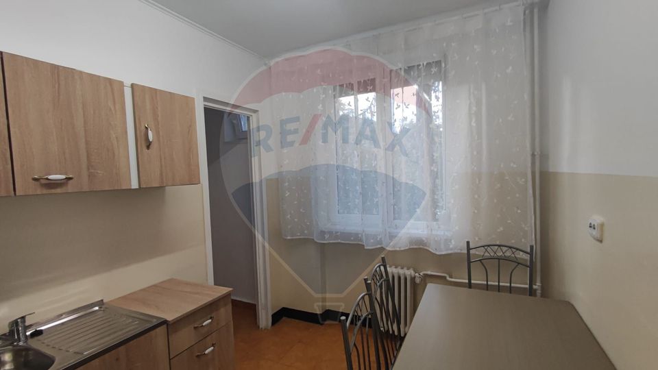 De inchiriat apartament 3 camere spatios  etaj 1 Splaiul Crisanei