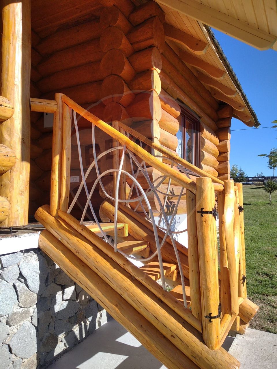 Vanzare 2 cabane de agroturism la 15km de Pestera Scarisoara