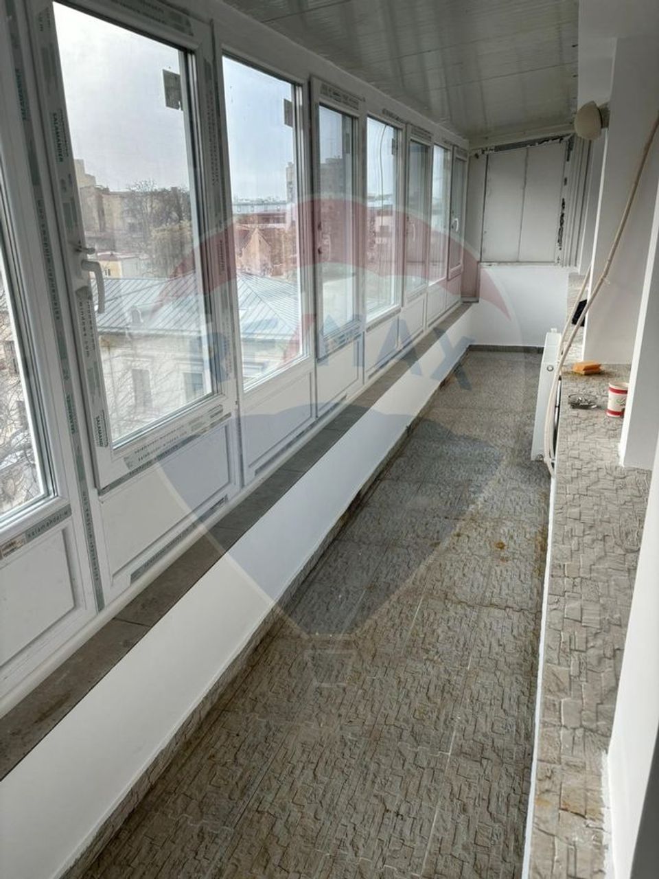 Vanzare apartament recent renovat, 3 camere în blocul ARO, Magheru