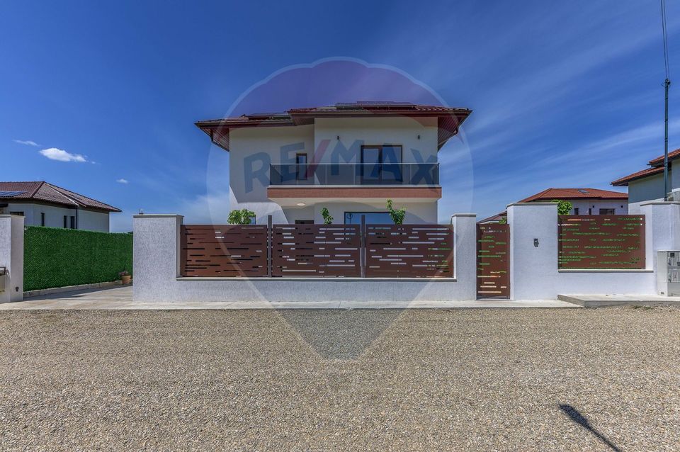 Vilă frumoasa cu 5 camere, 700 mp currte si pompa de caldura - Saftica