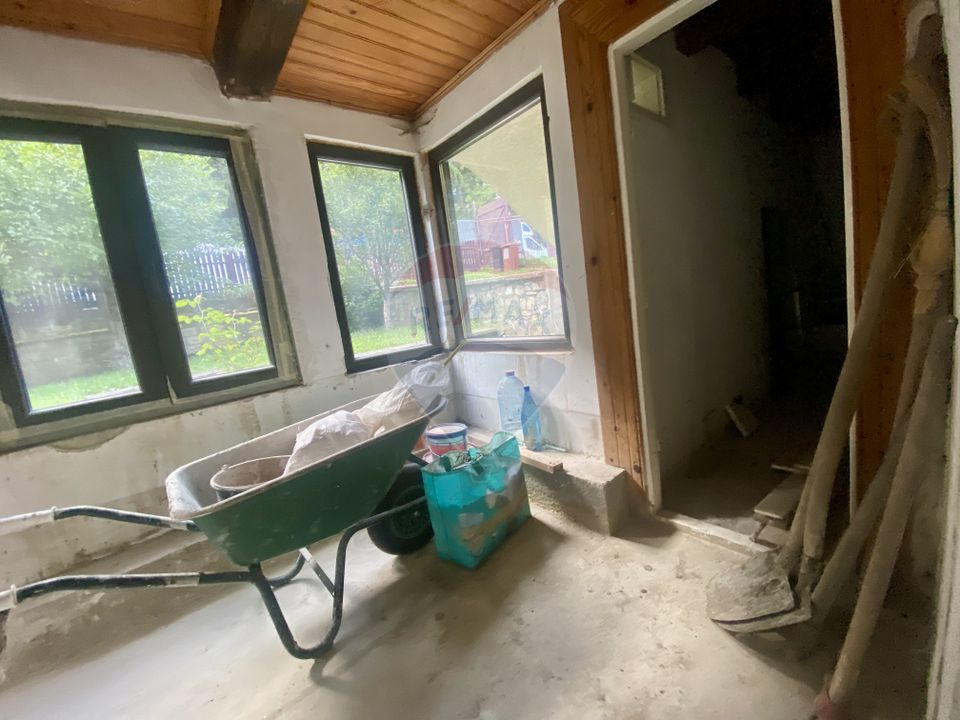 Vilă cu farmec istoric în Bușteni, pensiune sau locuință de vacanță!