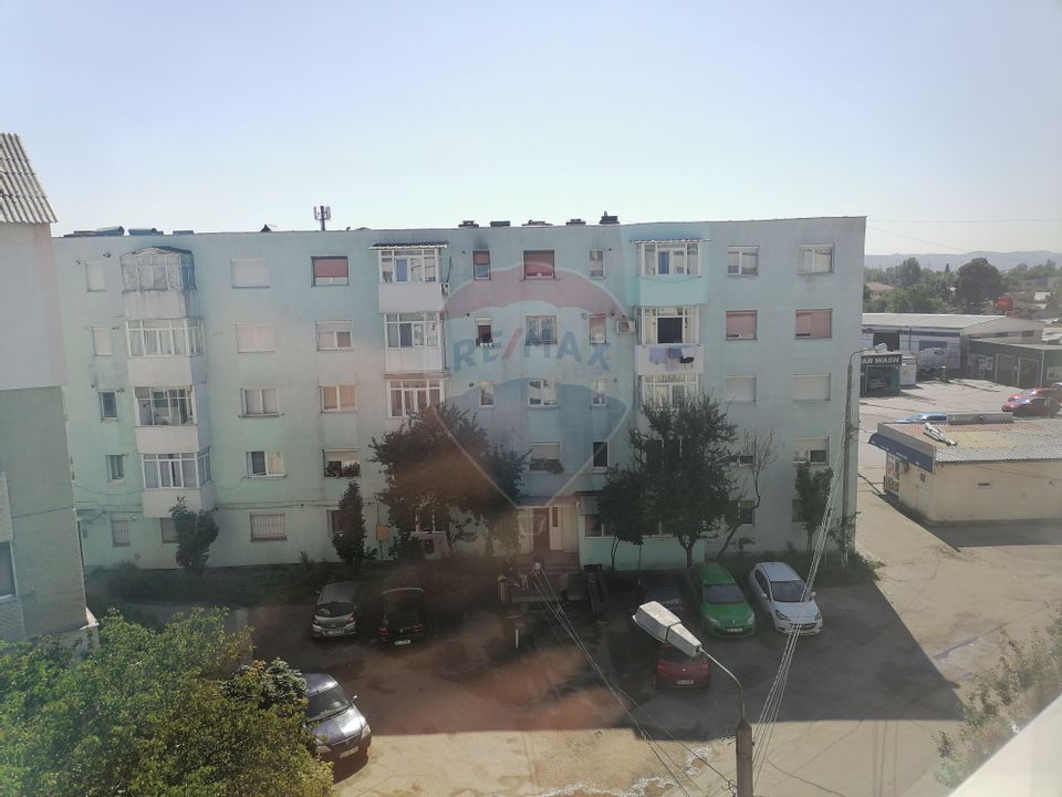Apartament cu 3 camere de închiriat în zona Milcov