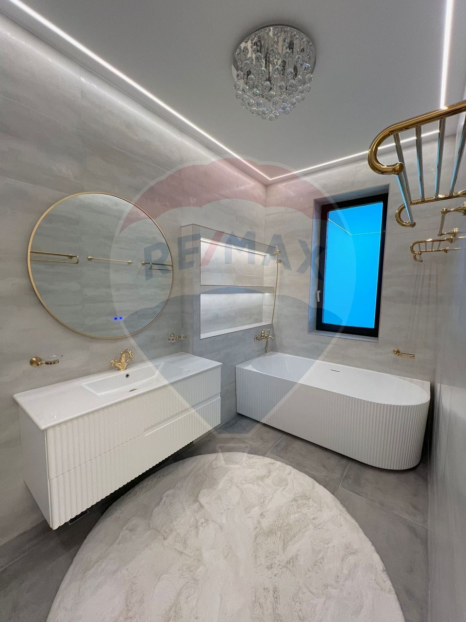 Apartament lux cu 4 camere de închiriat în Mamaia Lake On