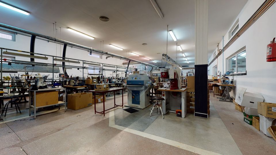 Producție / Depozitare + Birouri – Proprietate industrială de vânzare