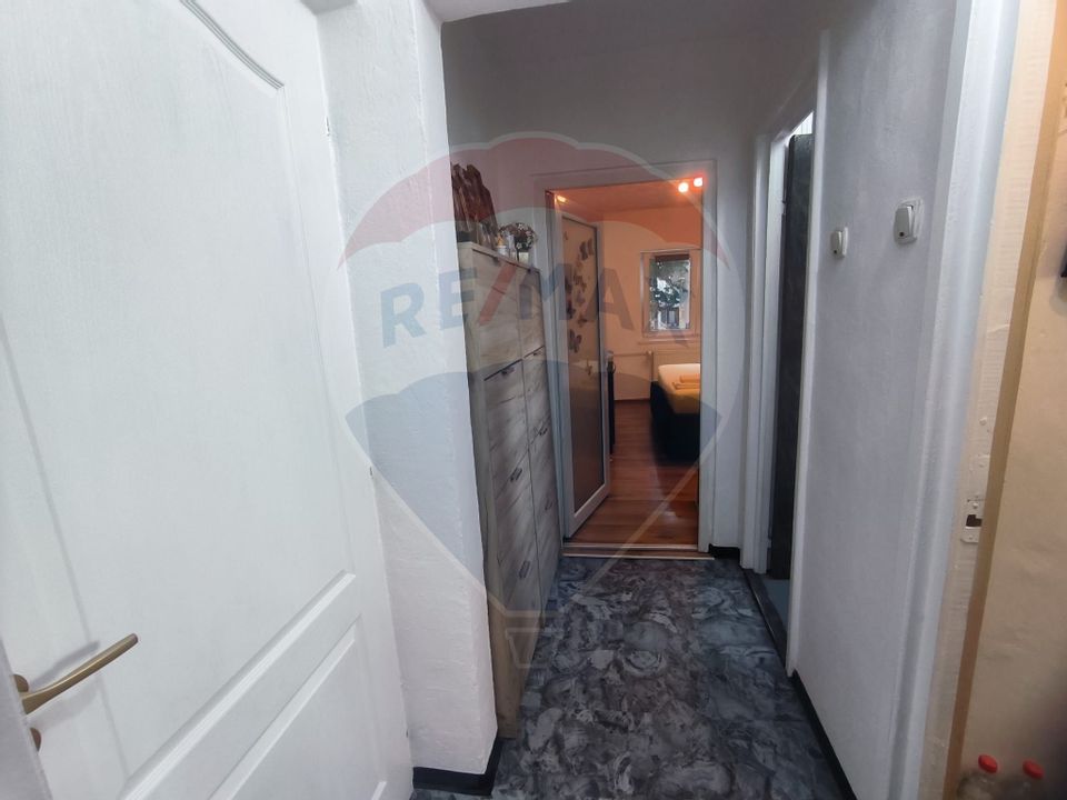 Vanzare ap 3 camere 2 bai etaj 1 complet decomandat  zona Miorita