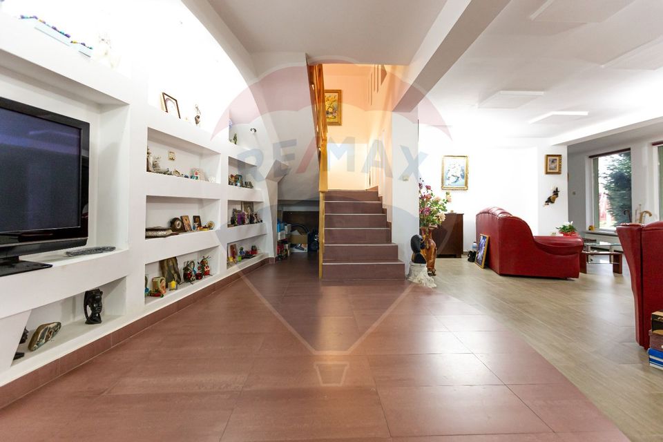 4 room Hotel / Pension for sale, Calea Moldovei area