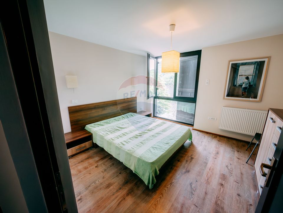 Vanzare casa de vacanta cu ponton privat la lac Tarnita