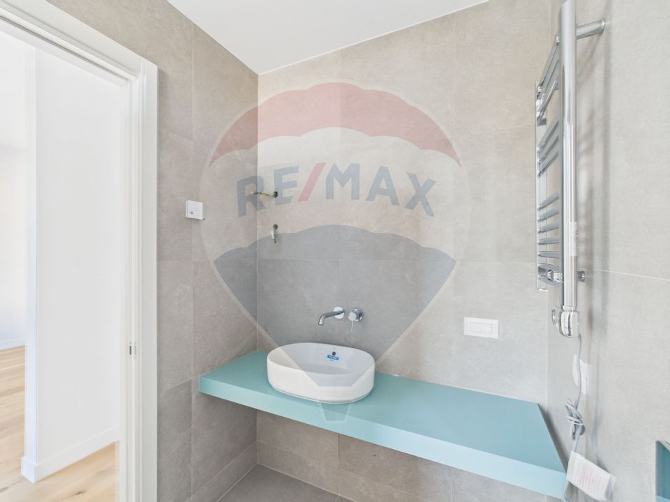 Bright and modern villa for sale in Amber Forest Tunari