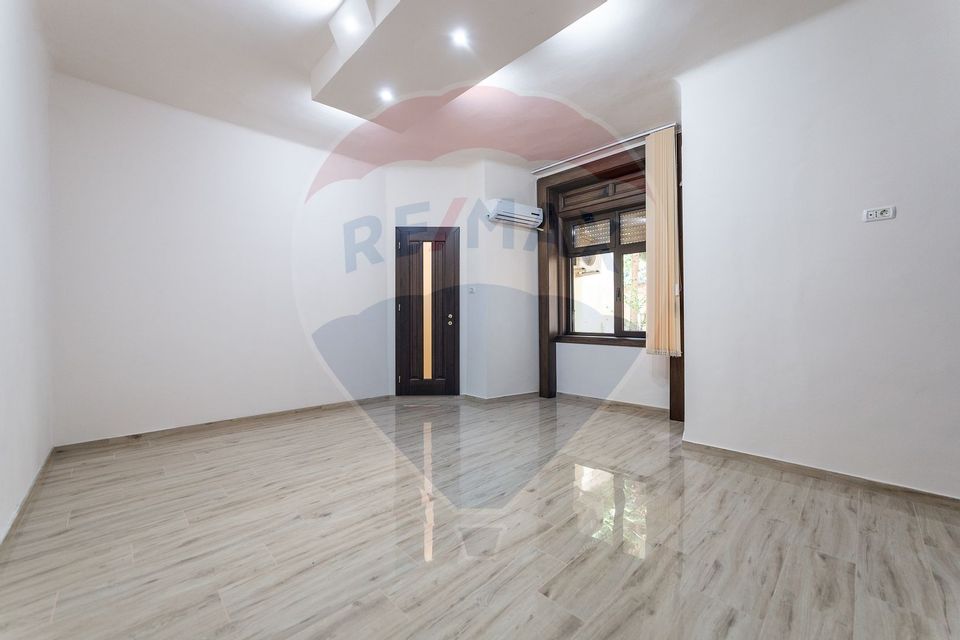 107sq.m Office Space for rent, Ultracentral area