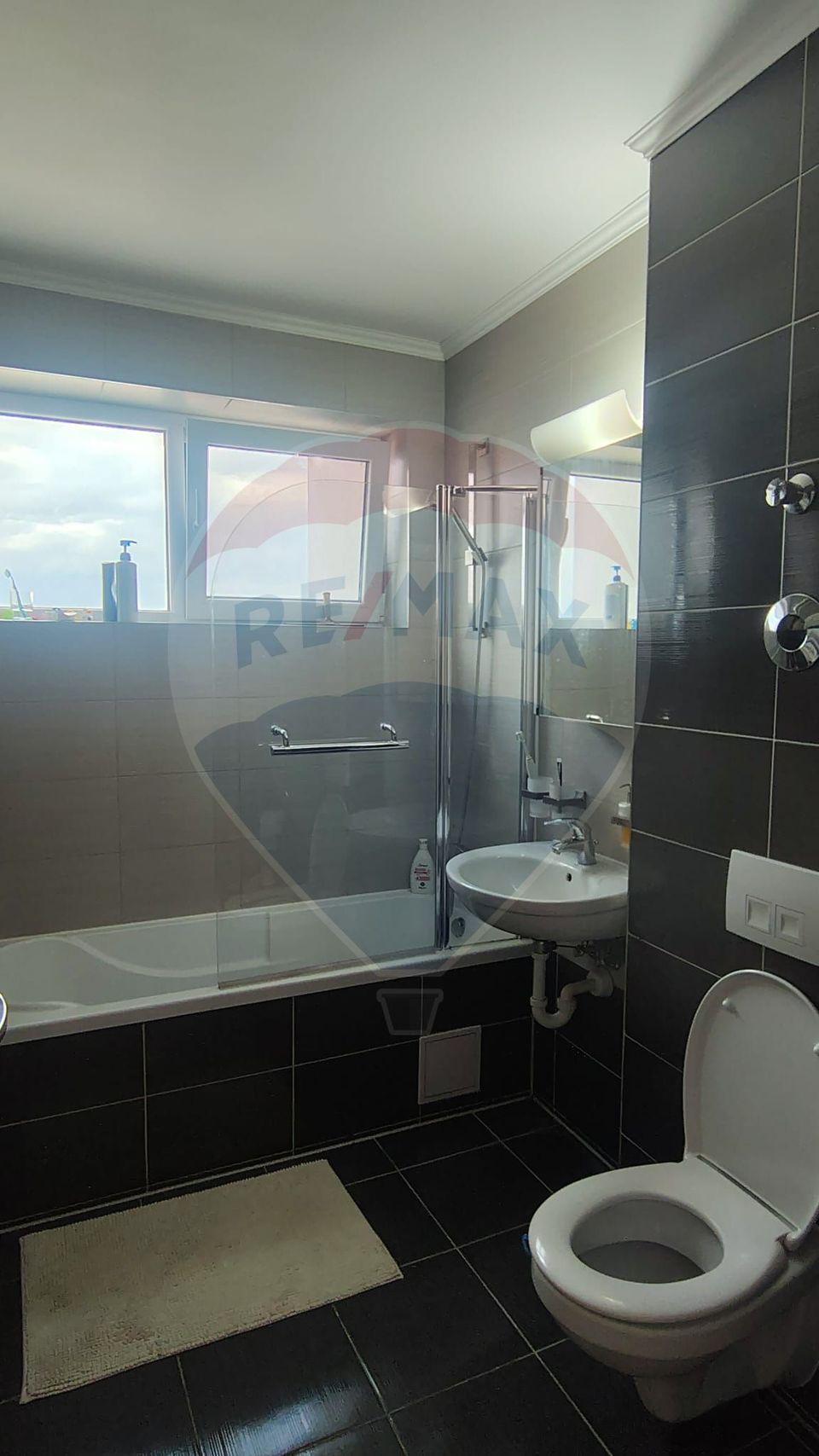 Apartament cu 3 camere de vânzare în Avangarden 3
