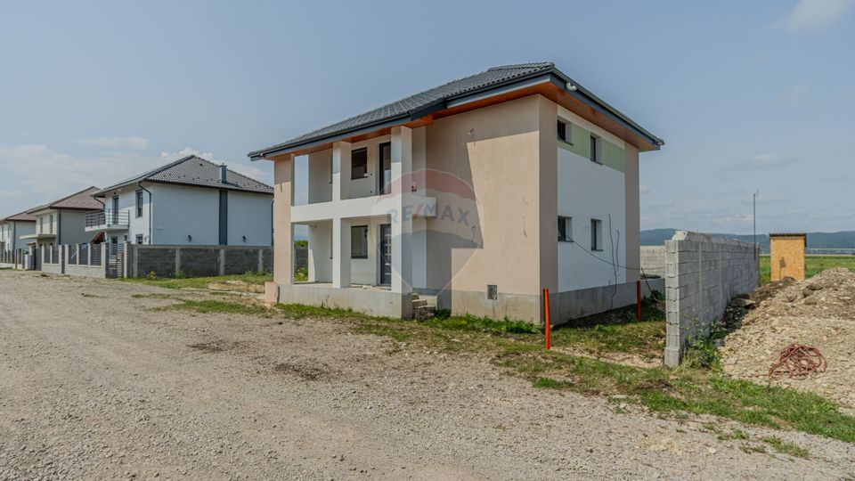 Casa moderna, la cheie, in Cristian – Str. Carpati