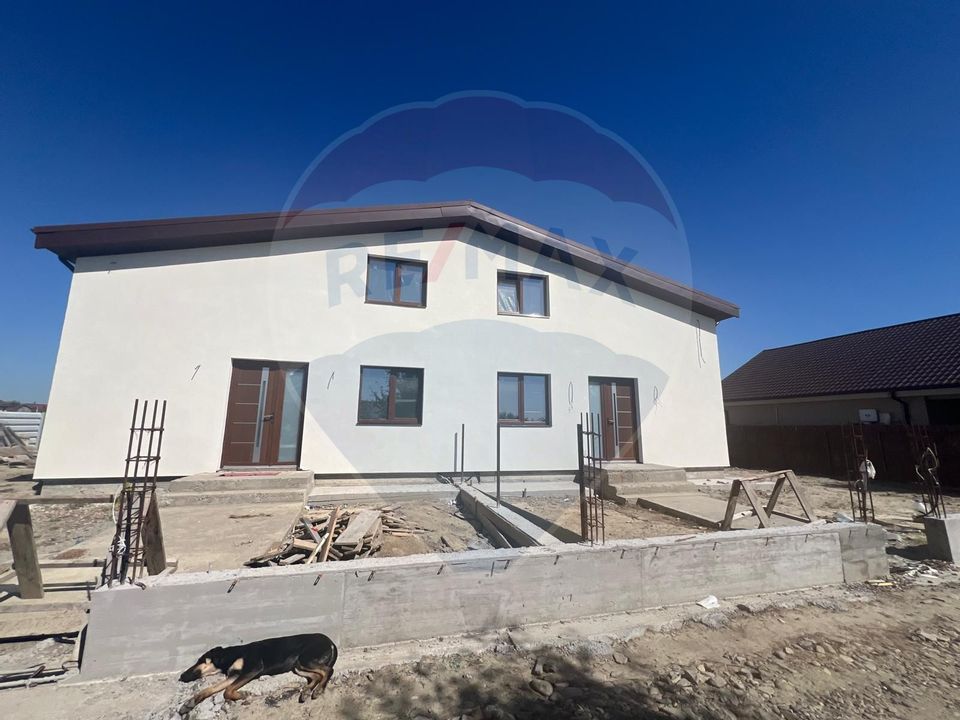 4 room House / Villa for sale