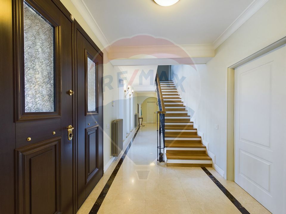 Unique Opportunity: Luxury House with Pool and Premium Finishes