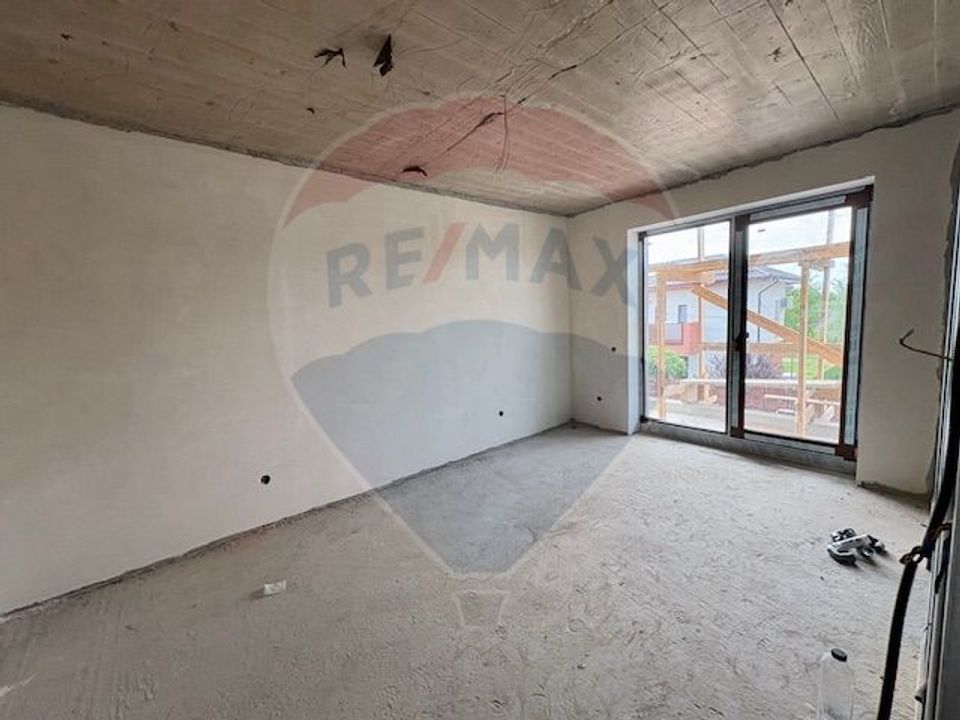 Vilă frumoasa cu 5 camere, 700 mp currte si pompa de caldura - Saftica