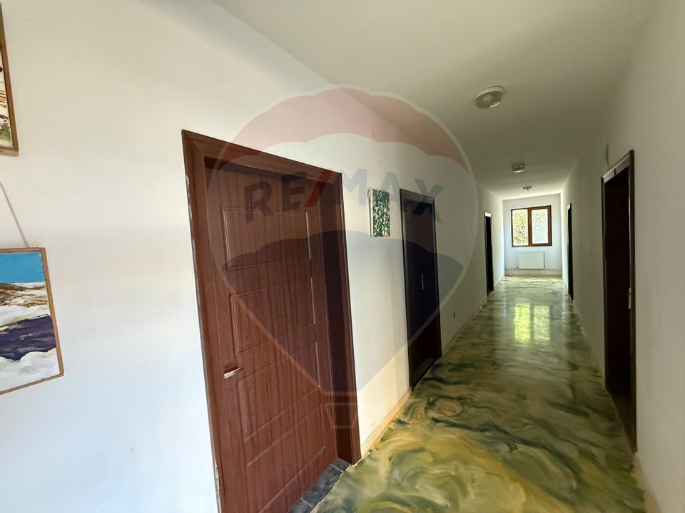 Pensiune cu 23 camere de vânzare in Mamaia Sat