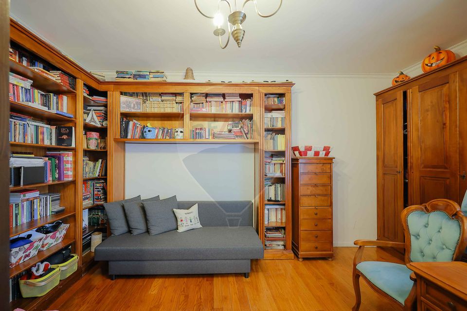 Casă / Vilă cu 5 camere de vânzare în zona Dealuri Oradea