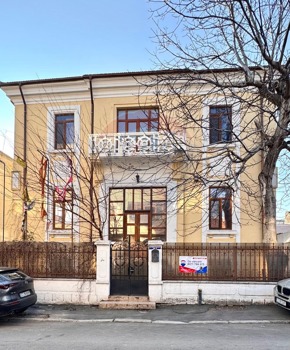 16 room House / Villa for sale, Peninsula area