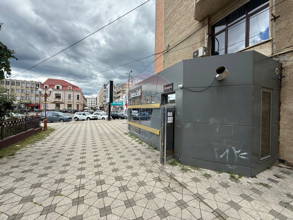 Bar restaurant cafenea - preluare afacere in zona ultracentrala Bacau