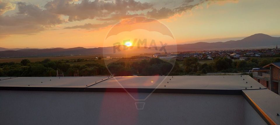 Apartament panoramic de închiriat în Râșnov– liniște, munți și apusuri