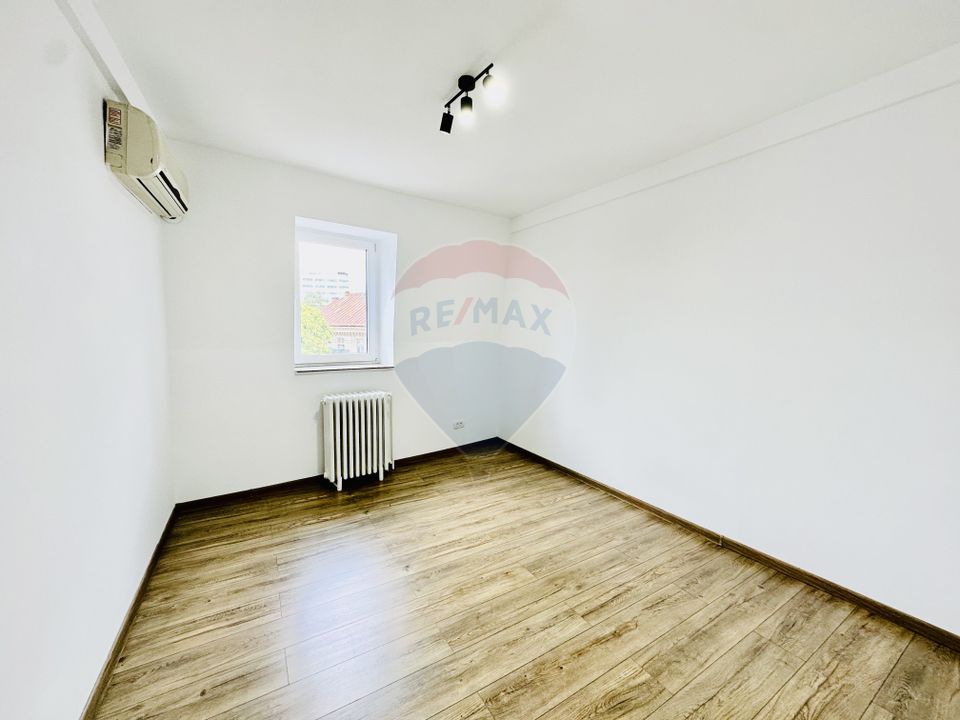 For rent | 4 rooms apartment in historic building | Handkerchief