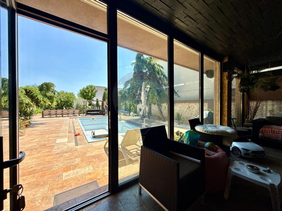 Vila cu piscina si teren 2350mp de vanzare in Mamaia Sat