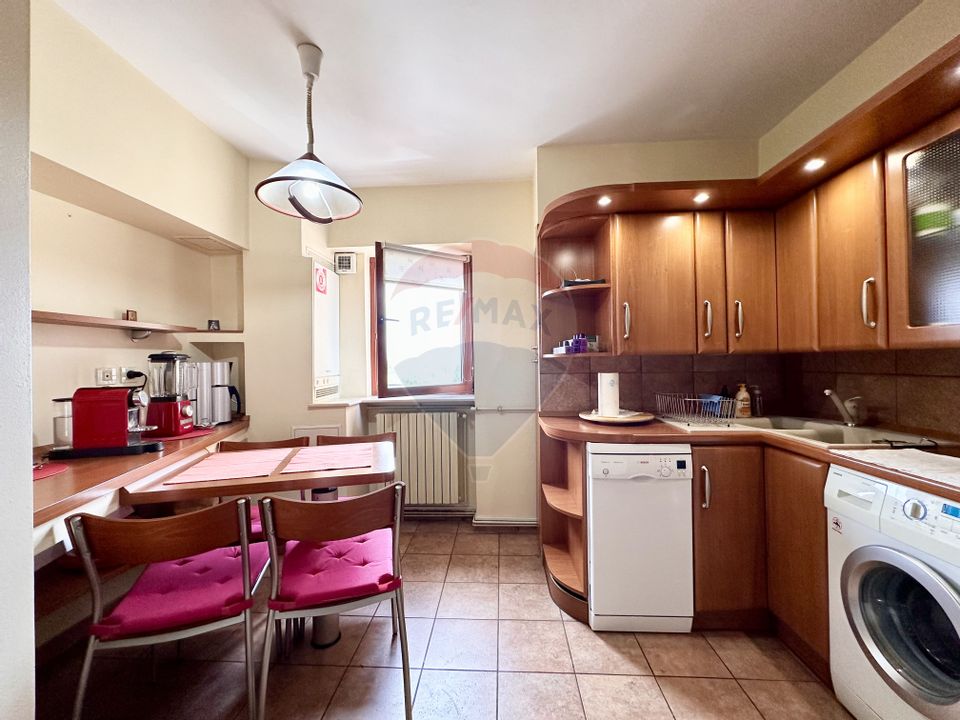 Apartament cu 4 camere de închiriat în zona 13 Septembrie