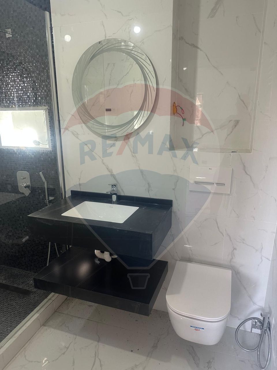 VANZARE Apartament cu 3 camere in zona Dacia