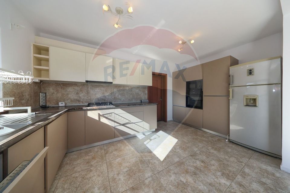 4 room House / Villa for sale