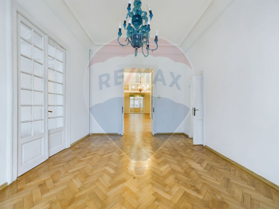 De vanzare un spațiu comercial 5 camere Ultracentral