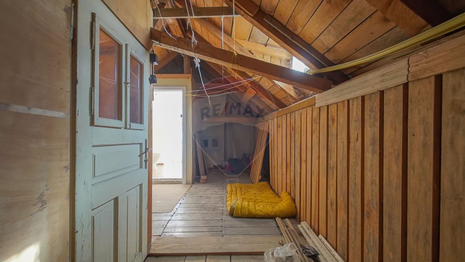 REZERVATA! Vilă individuală cu terasă, curte și două garaje