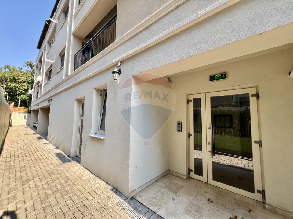 3 camere decomandat, bloc nou. Terasă 8.8 mp  Mobilat & loc de parcare