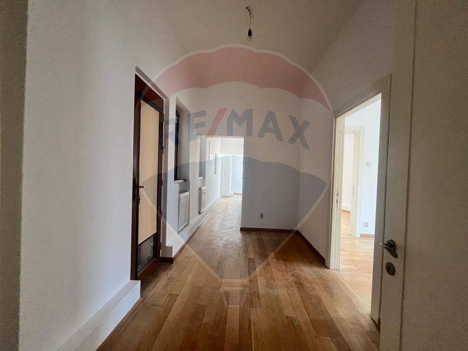 Inchiriere apartament cu 6 camere decomandat/circular-Cismigiu