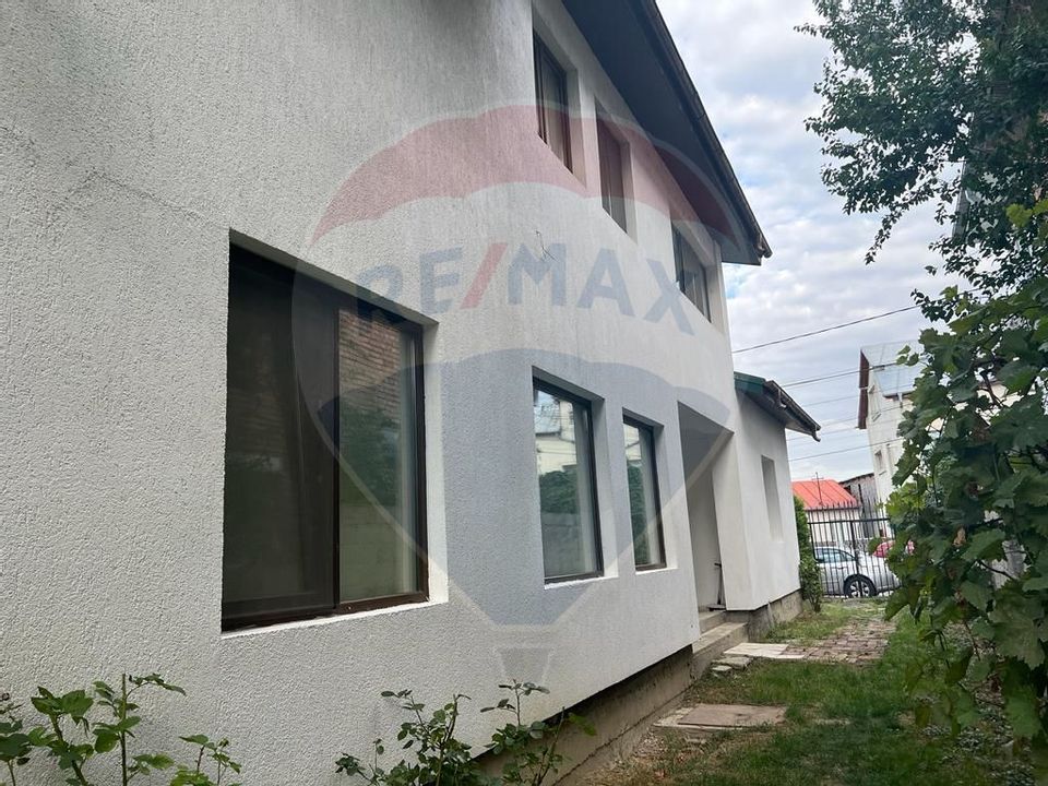 Casă / Vilă cu 6 camere de vânzare în zona Gara