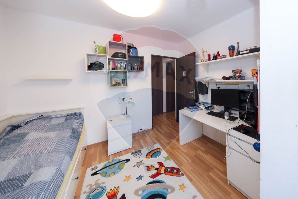 Apartament 4 camere cu structura generoasa,  zona de interes, Judetean