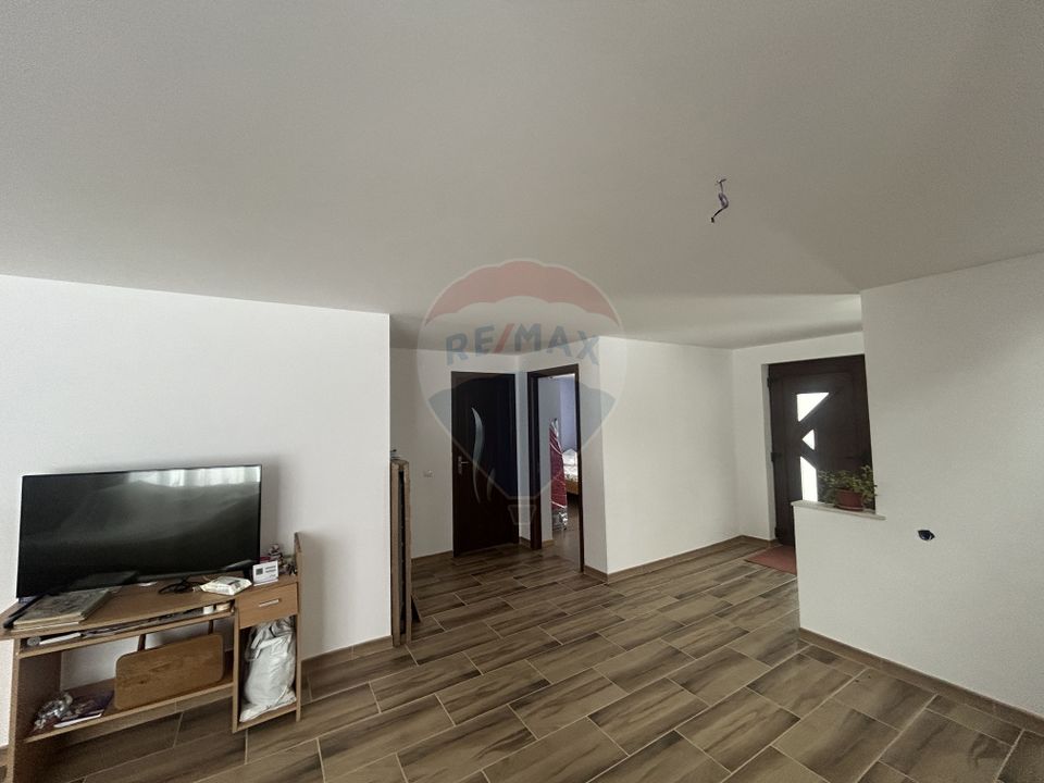 Casă nouă de vânzare 220 mp 13 ari teren SATULUNG 15KM de BAIA MARE