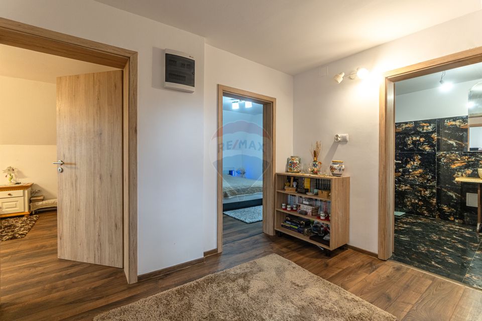 Casă / Vilă cu 6 camere de vânzare in Tarlungeni