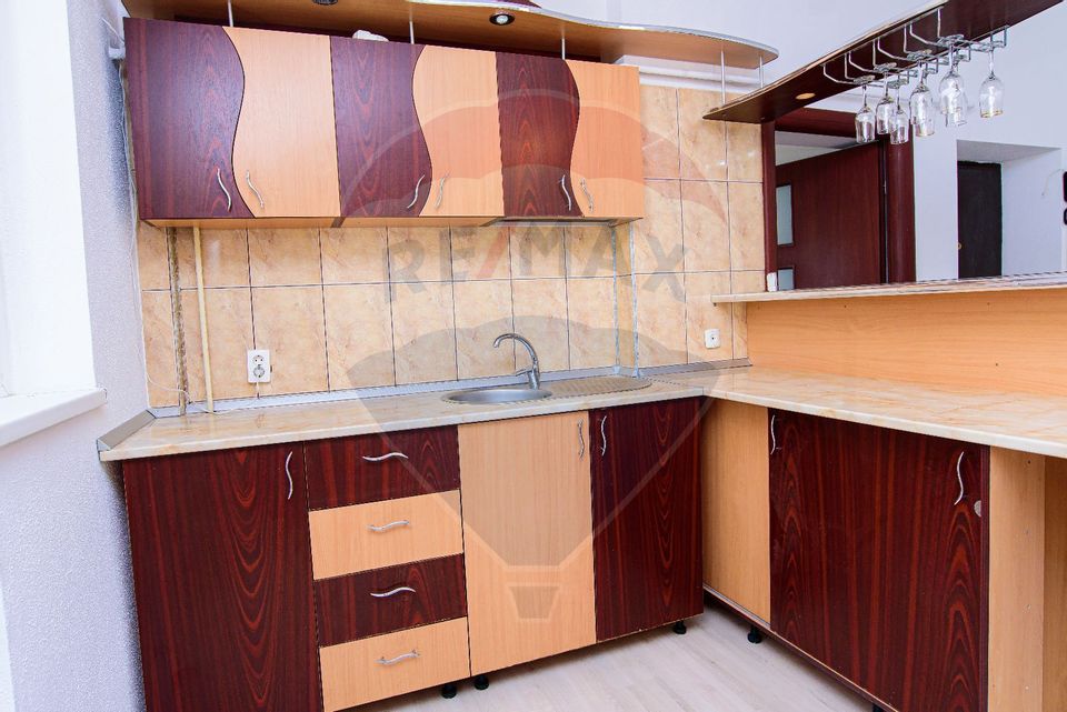 Apartament cu 3 camere de vânzare în zona Micro 20