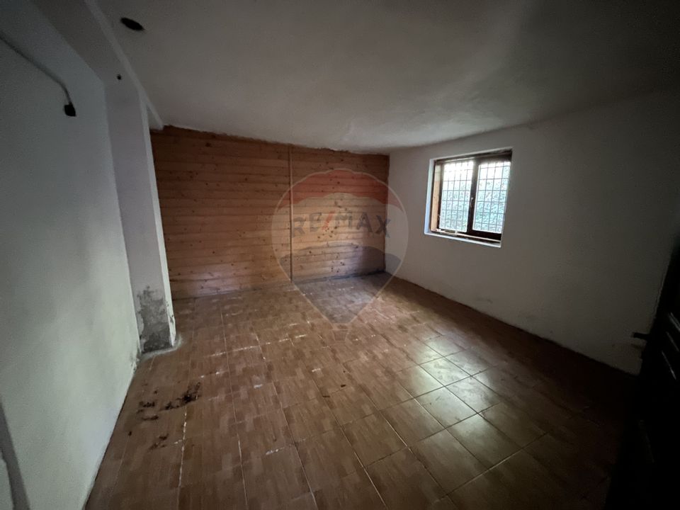 Spatiu comercial si casa de vanzare in Furnicosi.