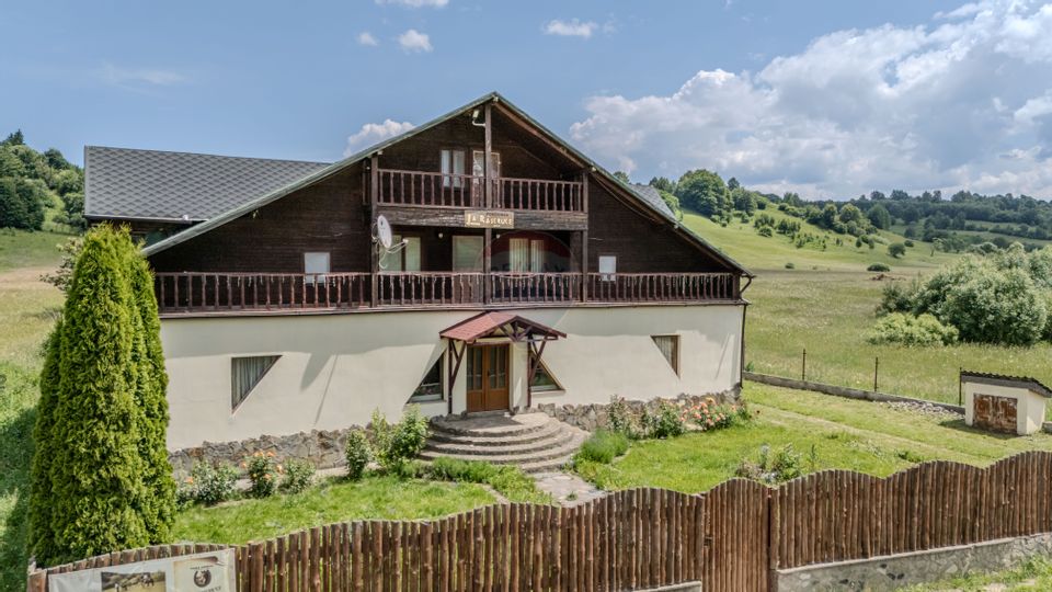 Hotel / Pensiune cu 10 camere de vânzare/Vama Buzaului
