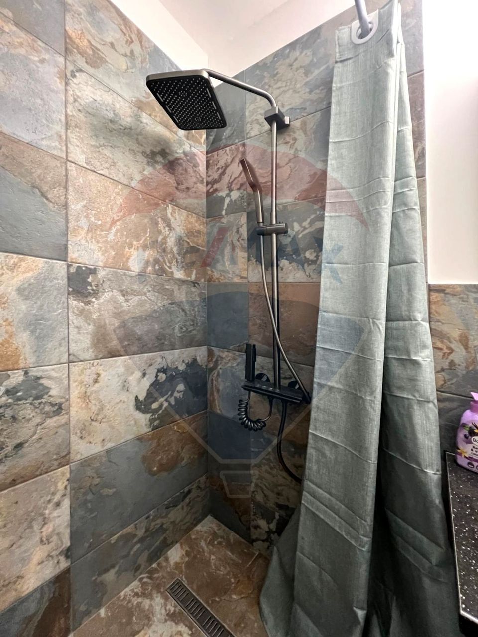 Apartament spațios de închiriat, strada Năsăud, bloc cu lift