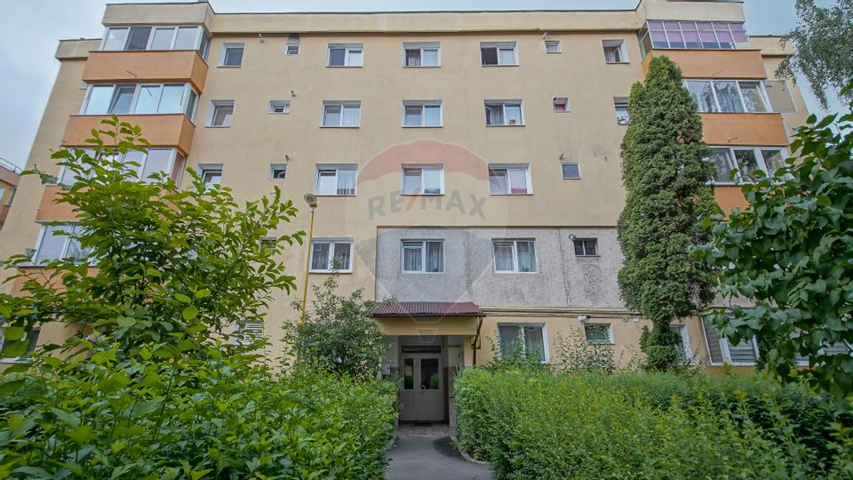 4 room Apartment for sale, Florilor area