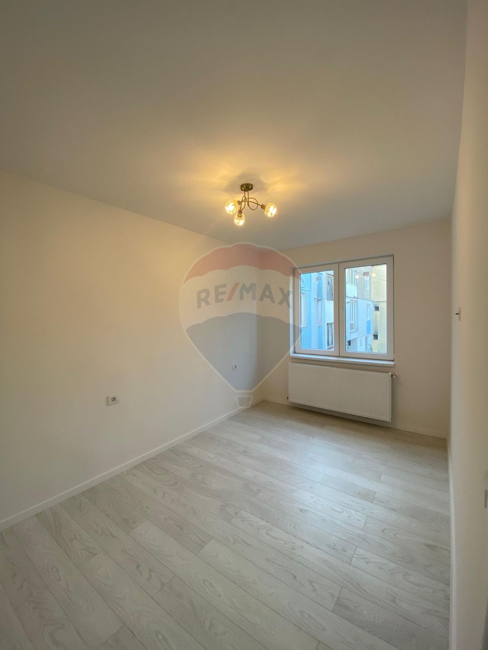 Apartament cu 3 camere de vânzare