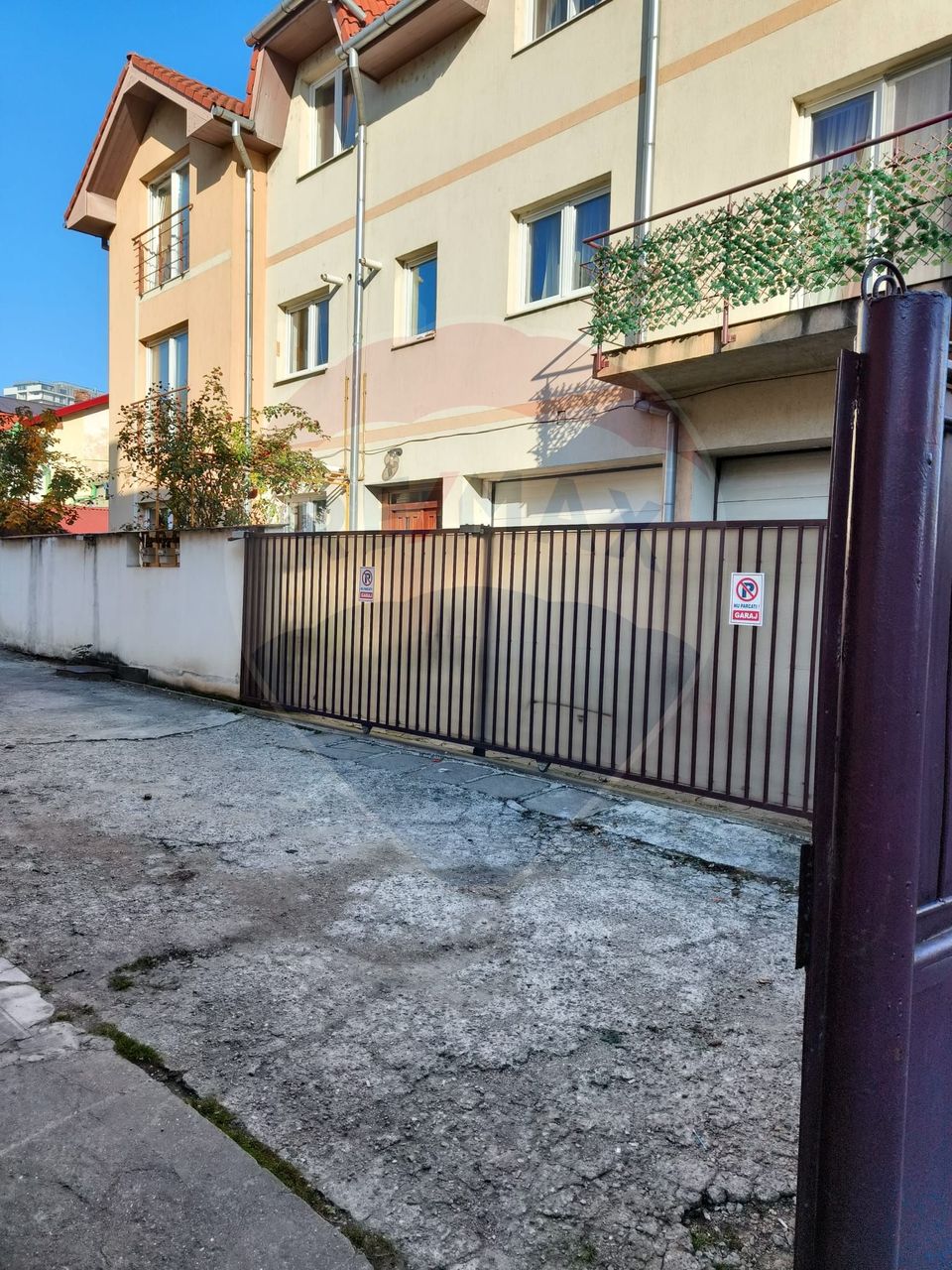 129sq.m Commercial Space for sale, Semicentral area