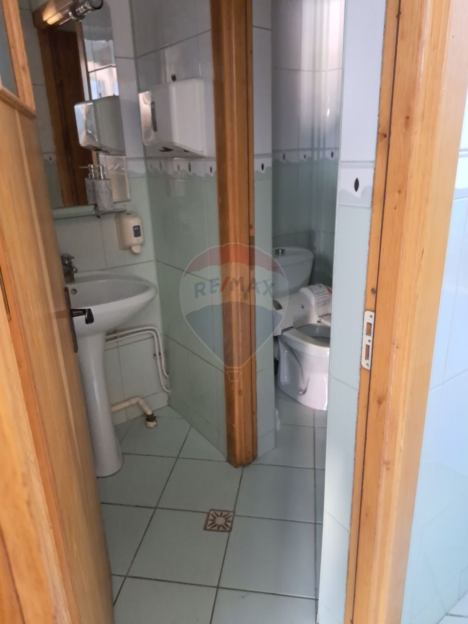 1,100sq.m Office Space for rent, Lapus area