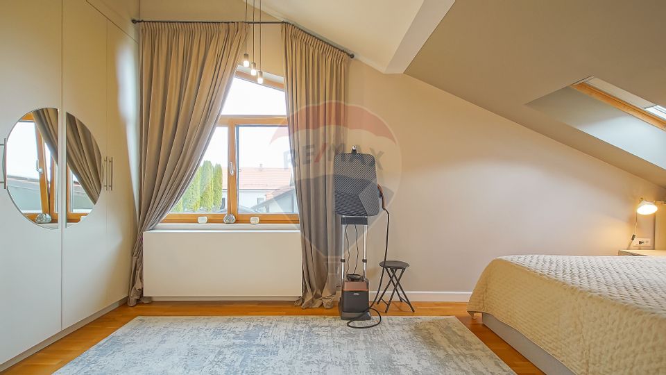 Vila moderna cu vedere spre padure Poiana Angelescu