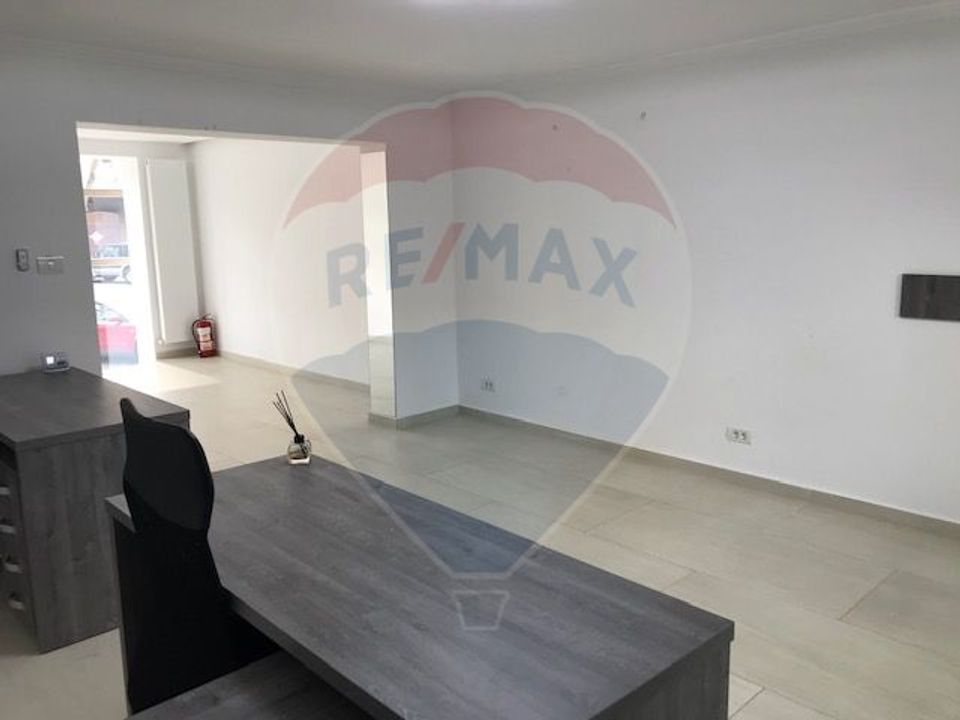 50sq.m Commercial Space for rent, Ultracentral area